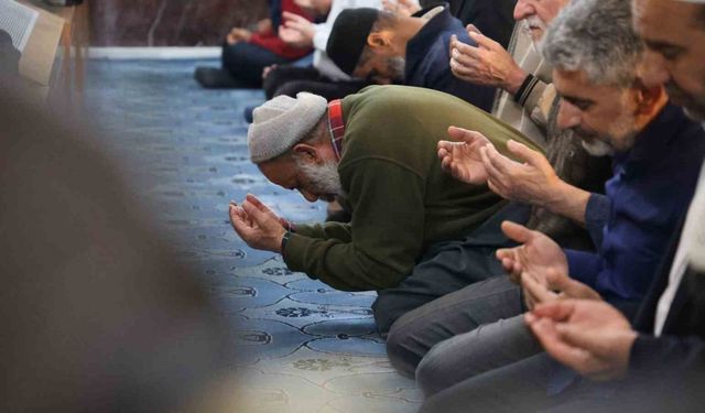 Kadir Gecesinde camiler doldu taştı