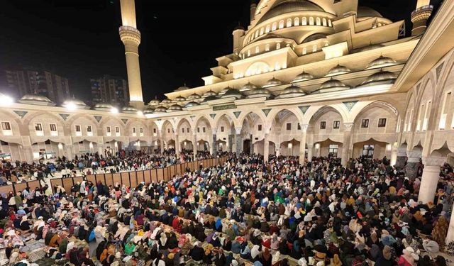 Kadir Gecesi’nde Şahinbey Millet Cami doldu taştı