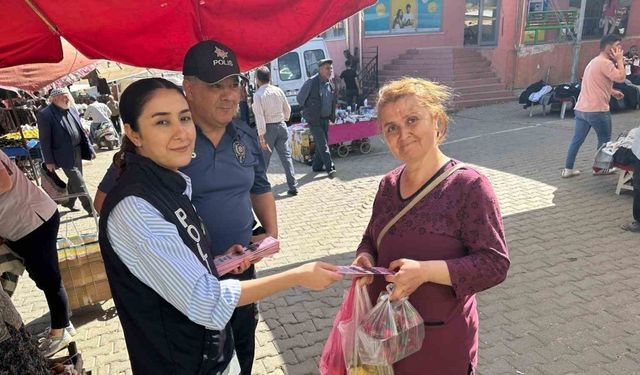 Karacasu’da polis ekipleri vatandaşları KADES konusunda bilgilendirdi