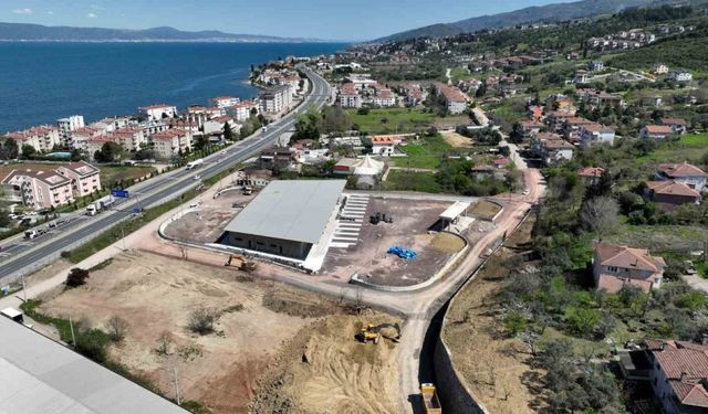 Karamürsel terminal binasında çatı imalatı tamamlandı