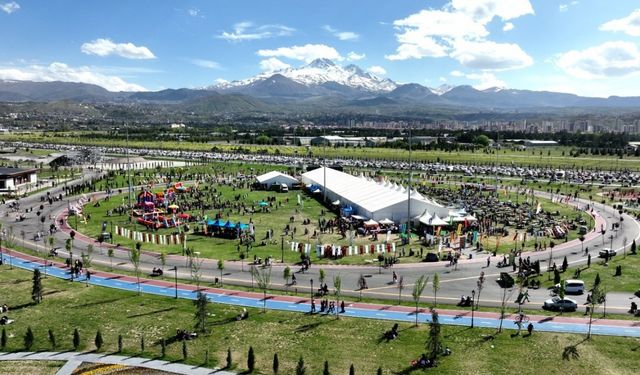 Kayseri Çocuk Kitap Fuarı ve Şenliği yoğun ilgi görüyor