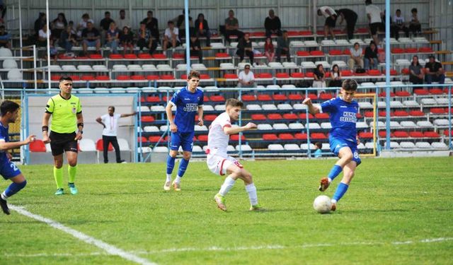 Kemer Belediye Spor evinde galip geldi