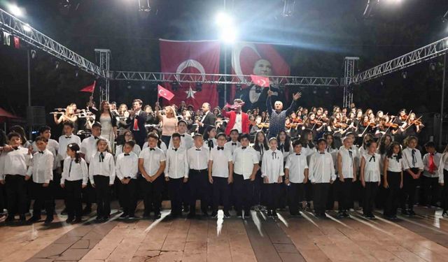 Kemer’in çocuklarından Cumhuriyet ve Atatürk’e vefa konseri