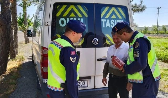 Kırklareli’nde jandarma okul çevrelerini ve servis araçlarını denetledi