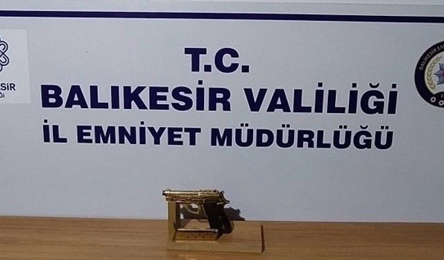 Kız meselesinden husumetlisini tabanca ile vurdu