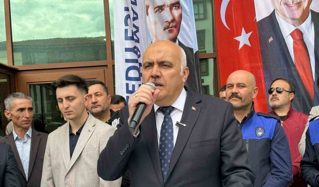 Kızılcahamam’da seçimleri kazanan Süleyman Acar mazbatasını aldı