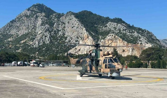 Konya’dan havalanan AS-532 Couger tipi helikopter, tahliye çalışmalarına devam ediyor