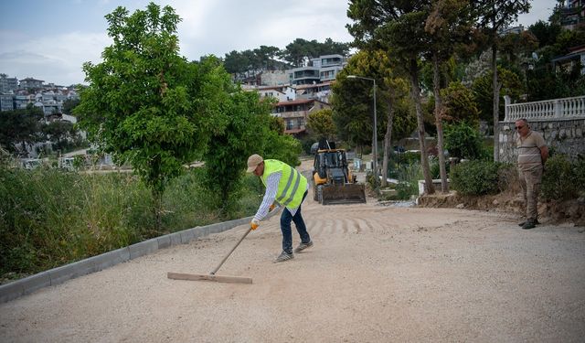 Kuşadası Belediyesi yolları yenilemeye devam ediyor