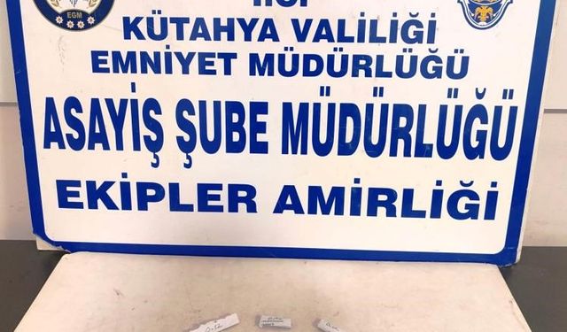 Kütahya’da şüpheli şahsın üzerinde uyuşturucu ele geçirildi