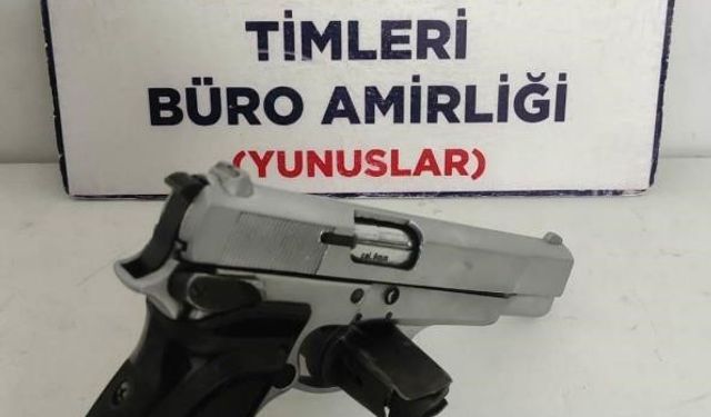 Kütahya’da Yunus Timleri bir kişinin aracında kurusıkı tabanca ele geçirdi