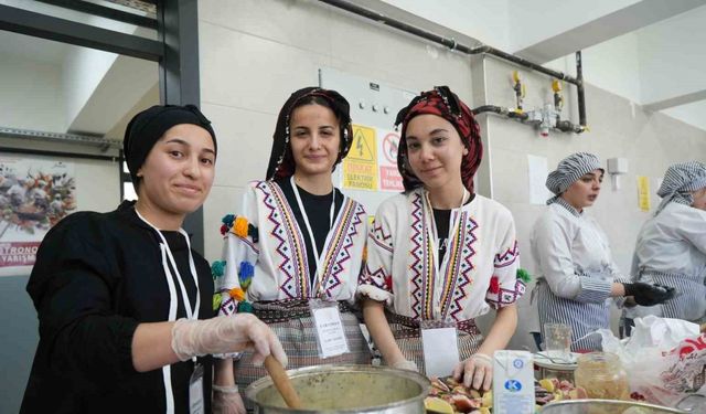 Liseli şefler Türkiye finallerine gitmek için ter döktü