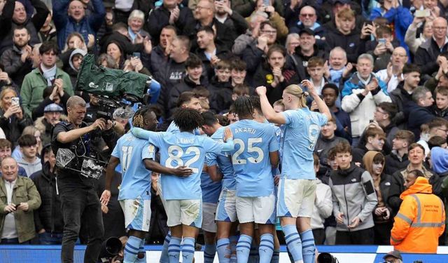 Manchester City evinde Luton Town’u 5 golle geçti