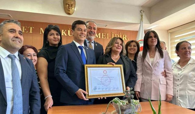 Marmaris’in yeni Belediye Başkanı Ünlü Mazbatasını aldı