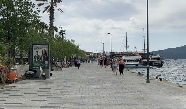 Marmaris’te güneş yerini rüzgara bıraktı