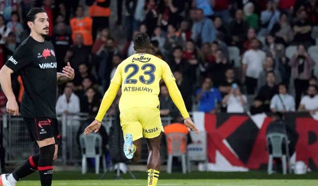 Michy Batshuayi bu sezon 22. golünü attı