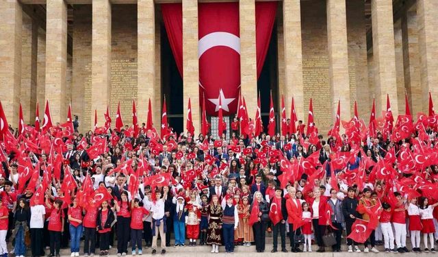 Milli Eğitim Bakanı Tekin, çocuklarla Anıtkabir’de