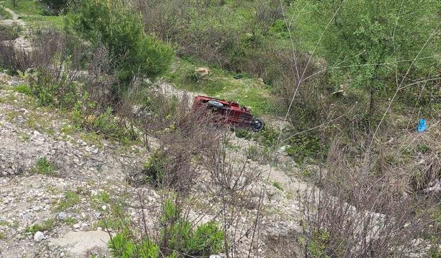 Motorlu bisiklet şarampole devrildi: 1 yaralı