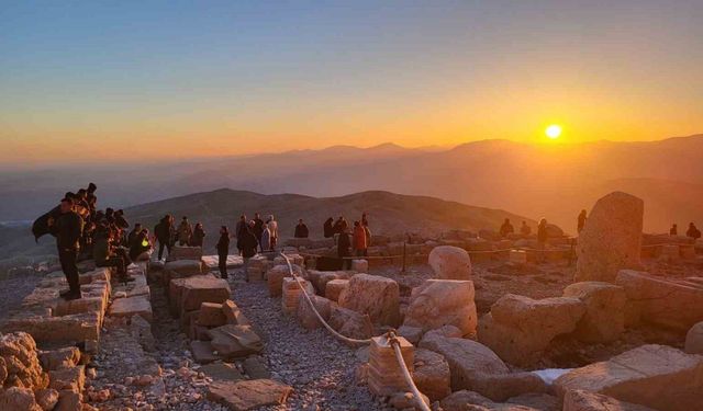 Nemrut Dağı’na bayramda yoğun ilgi