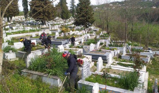 Ordu’da şehitlik ve mezarlıklarda bayram temizliği