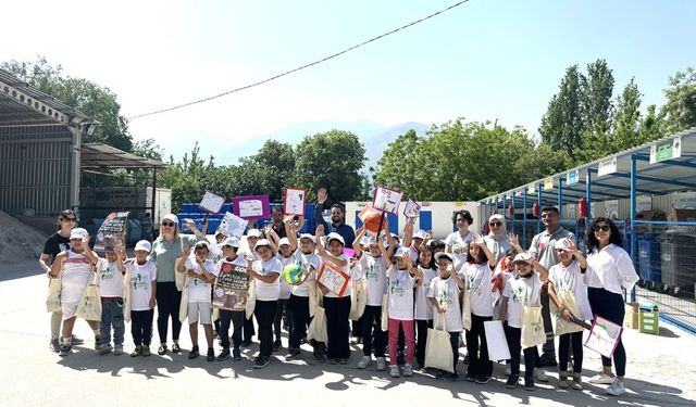 Pamukkale Belediyesi Atık Getirme Merkezi miniklere geri dönüşümü öğretti