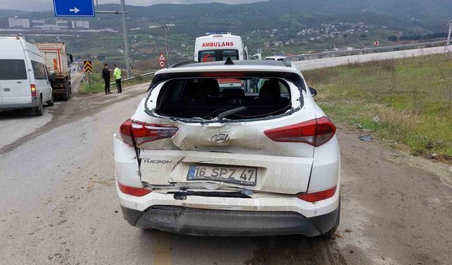 Samsun’da kamyon otomobile arkadan çarptı: 2 yaralı