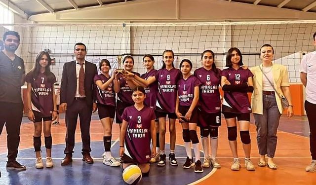 Sarıgöl’de Yıldız Kızlar Voleybol Turnuvası tamamlandı