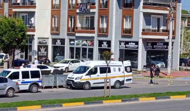 Şehir dışından gelip oto galeriyi kurşunladılar: 1 yaralı, 4 gözaltı