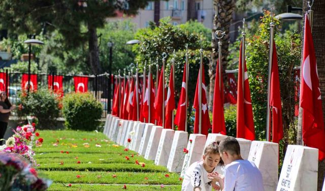 Şehit mezarlığında en buruk bayram