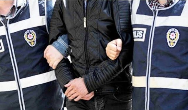 Şemsiye hırsızı önce güvenlik kamerasına, sonra polise yakalandı