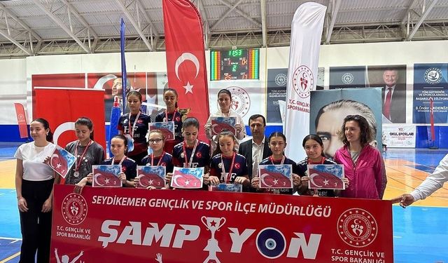 Seydikemer’de voleybol turnuvasında şampiyonlar belli oldu