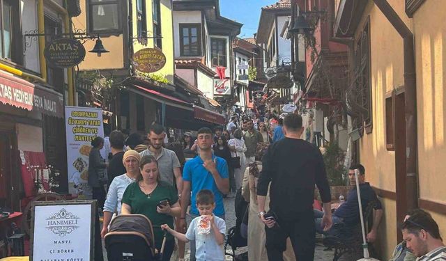 Tarihi Odunpazarı Evleri bayramda ziyaretçi akınına uğradı