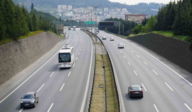 TEM’de trafik bayram tatilinin 2’nci gününde akıcı seyrediyor