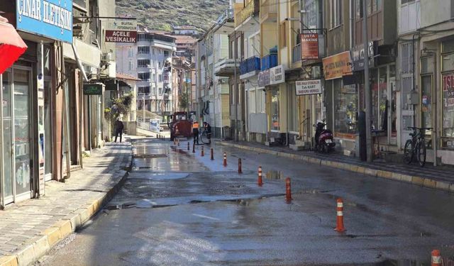 Tokat’ta bayram öncesi cadde ve sokaklar tek tek temizleniyor