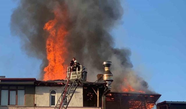 Tokat’taki ev yangını dron ile görüntülendi