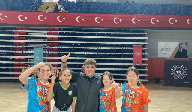 Toparlar Ortaokulu Floor Curling Küçükler Bölge şampiyonu oldu