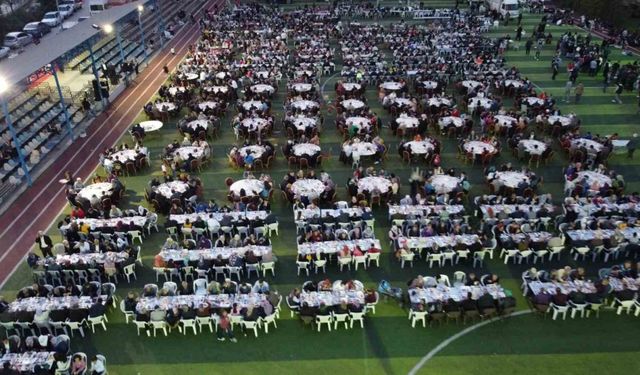 Toroslarda binlerce Fekeli Devlet Bahçeli Stadyumu’nda iftar açtı