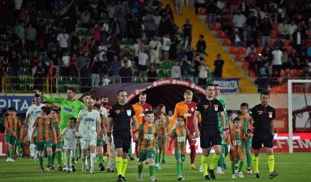 Trendyol Süper Lig: Alanyaspor: 0 - Galatasaray: 0 (Maç devam ediyor)