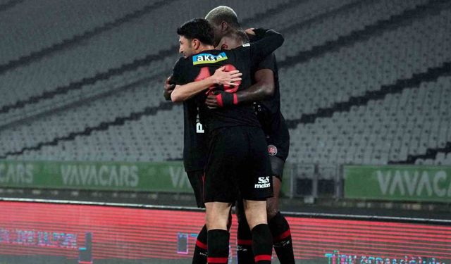 Trendyol Süper Lig: Fatih Karagümrük: 1 - Antalyaspor: 0 (İlk yarı)