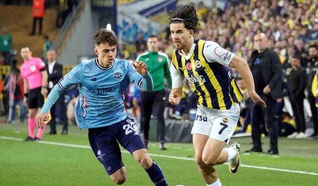 Trendyol Süper Lig: Fenerbahçe: 1 - Adana Demirspor: 1 (İlk yarı)