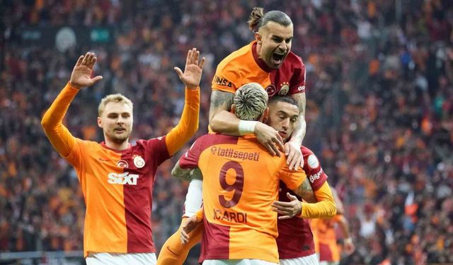 Trendyol Süper Lig: Galatasaray: 2 - Pendikspor: 0 (İlk yarı)