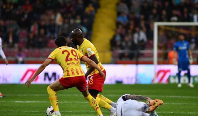 Trendyol Süper Lig: Kayserispor: 0 - Trabzonspor: 1 (İlk yarı)