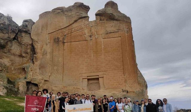 Üniversiteli ve liseli öğrenciler Turizm Haftası’nı Yazılıkaya’da kutladı