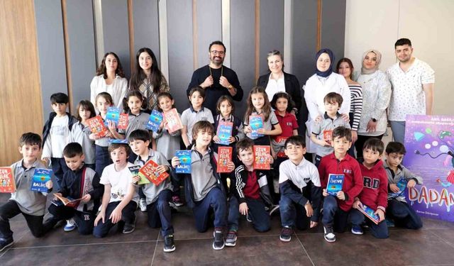 Ünlü yazar Erdem Koleji’nde imza gününe katıldı