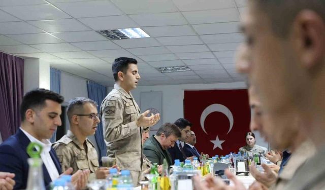 Vali Aydoğdu, jandarmayla iftar yaptı