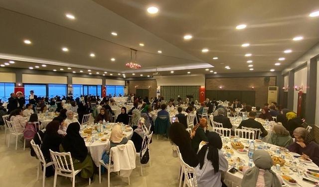 Vali İlhami Aktaş, Kur’an Kursu öğrencileriyle iftarda bir araya geldi