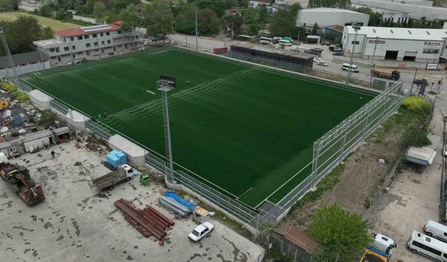 Yakup Altun Stadı’nda sentetik çim seriliyor