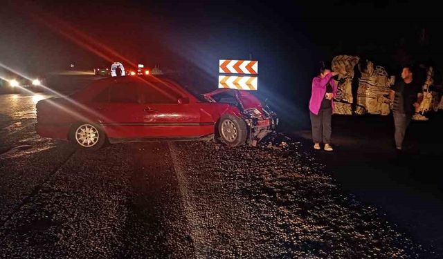 Yenice’de otomobil traktöre çarptı; 2 kişi yaralı