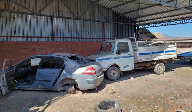 Yoldan çıkıp fabrikanın bahçesine uçtu: 2 yaralı