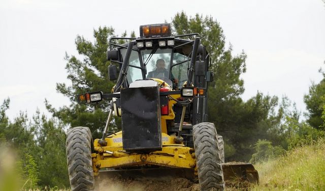 Yunusemre’den Yağcılar’da ova yolu çalışması