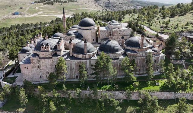 Yüzyıllara meydan okuyan Seyyit Battal Gazi Külliyesi havadan görüntülendi